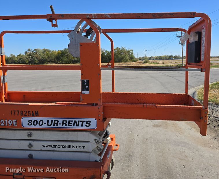 image for item DW3836 2016 Snorkel S3219E scissor lift