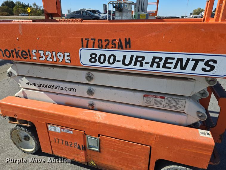 image for item DW3836 2016 Snorkel S3219E scissor lift