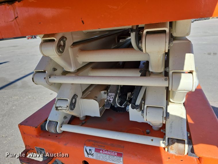 image for item DW3836 2016 Snorkel S3219E scissor lift