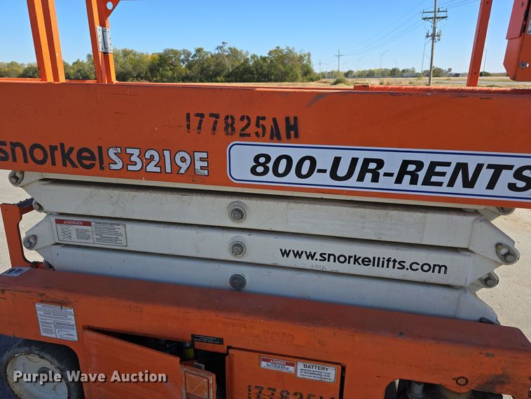 image for item DW3836 2016 Snorkel S3219E scissor lift