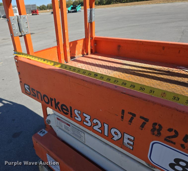 image for item DW3836 2016 Snorkel S3219E scissor lift