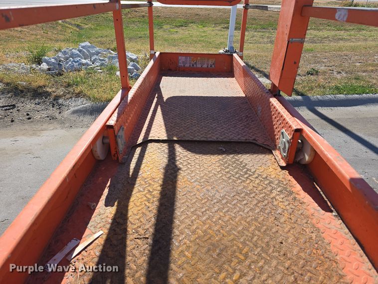 image for item DW3836 2016 Snorkel S3219E scissor lift