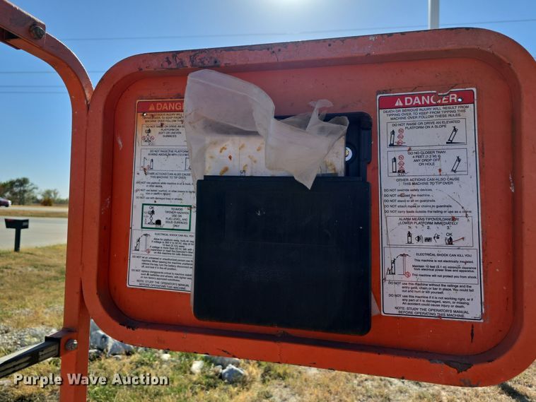 image for item DW3836 2016 Snorkel S3219E scissor lift