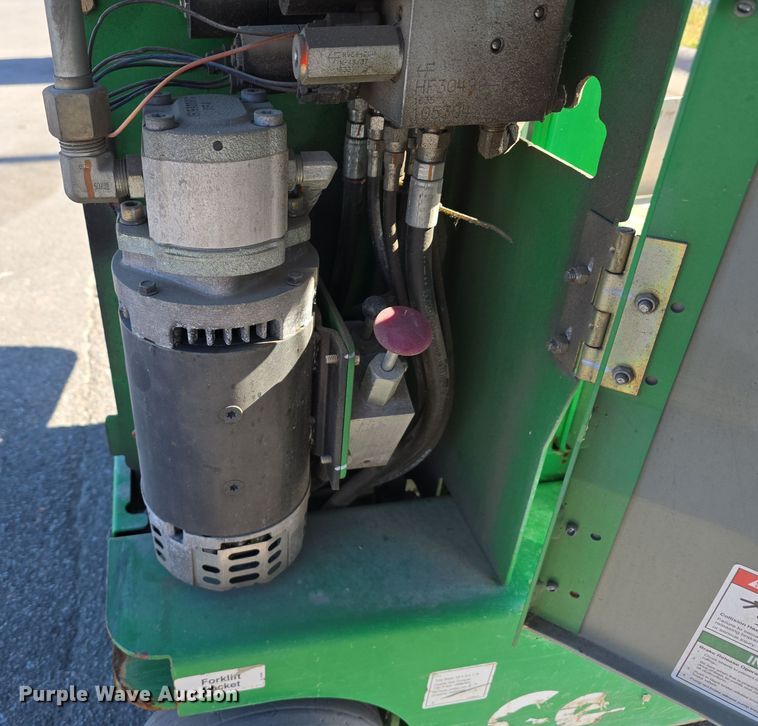 image for item DW3837 2016 Genie Runabout GR-20 vertical lift