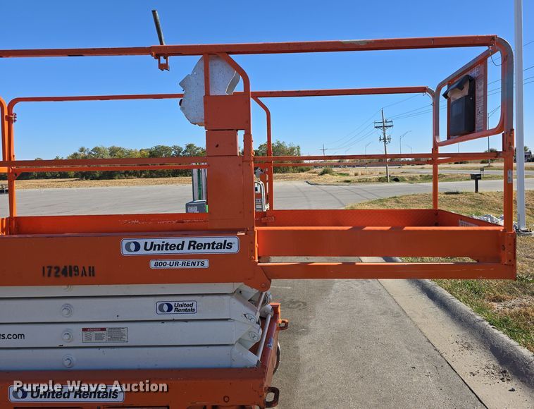 image for item DW3838 2016 Snorkel S4726E scissor lift