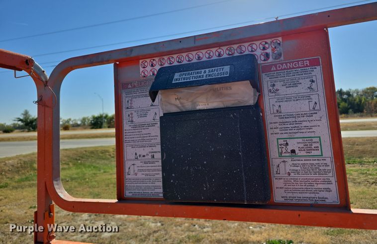 image for item DW3838 2016 Snorkel S4726E scissor lift