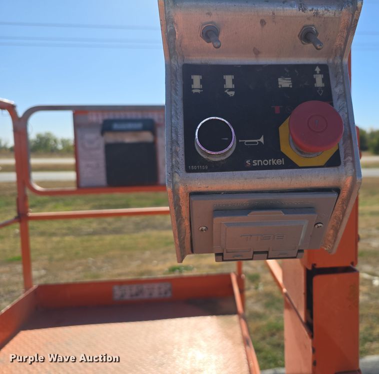 image for item DW3838 2016 Snorkel S4726E scissor lift