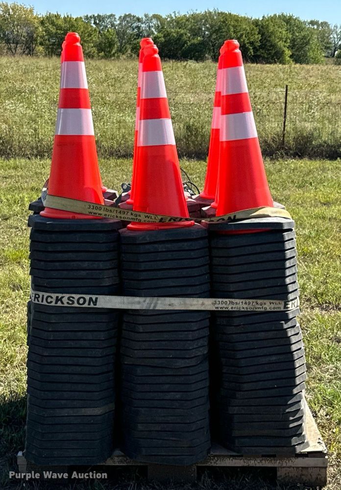 image for item DX1401 (250) traffic cones
