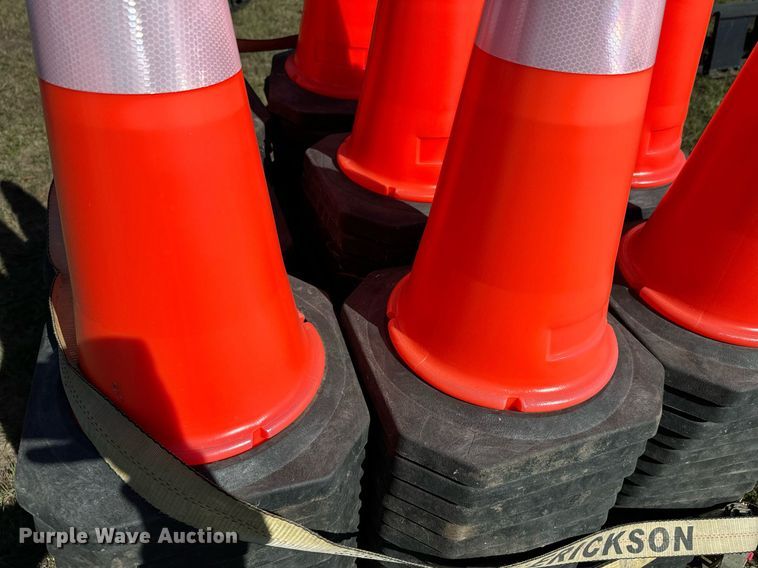 image for item DX1401 (250) traffic cones