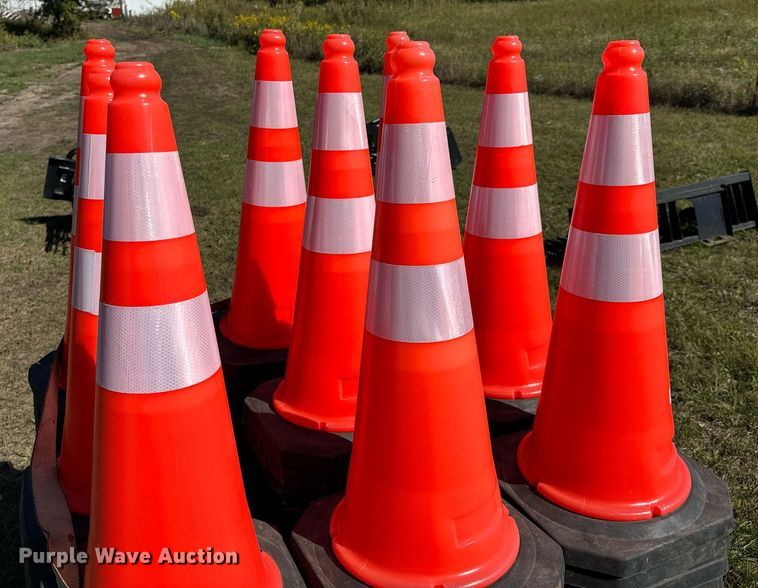 image for item DX1401 (250) traffic cones
