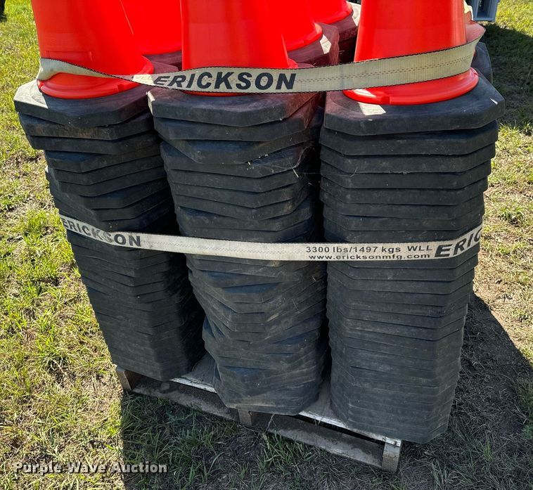 image for item DX1401 (250) traffic cones