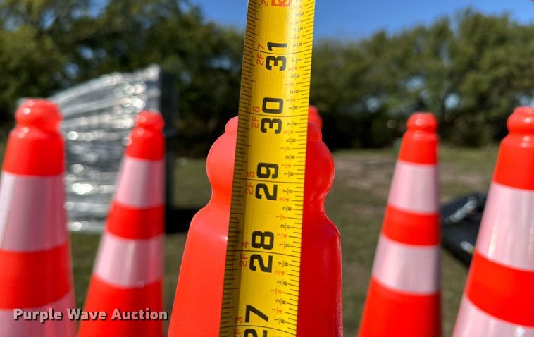 image for item DX1401 (250) traffic cones