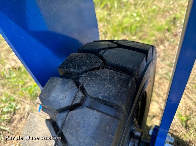 image for item DX1420 2024 TopCat SSSG72 skid steer dozer blade