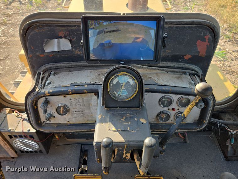 image for item EE7815 1974 Caterpillar  D6C crawler tractor