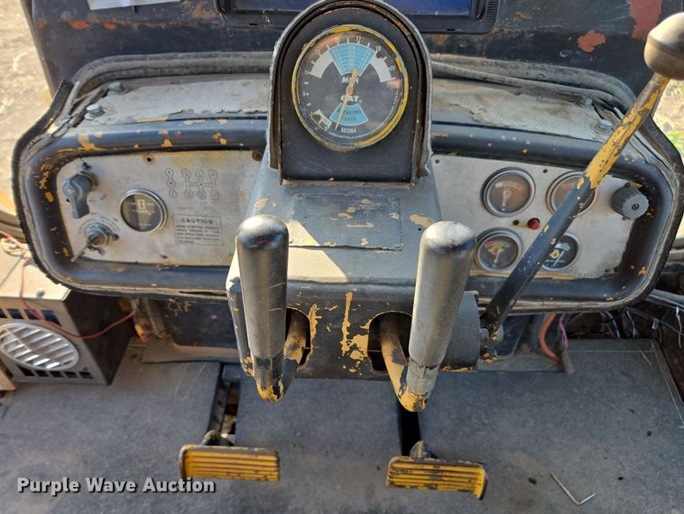 image for item EE7815 1974 Caterpillar  D6C crawler tractor