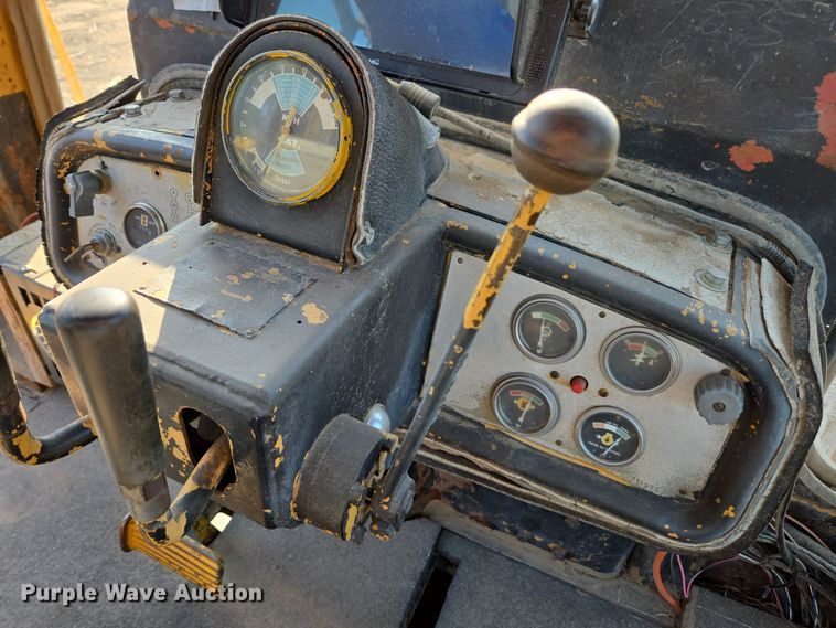 image for item EE7815 1974 Caterpillar  D6C crawler tractor