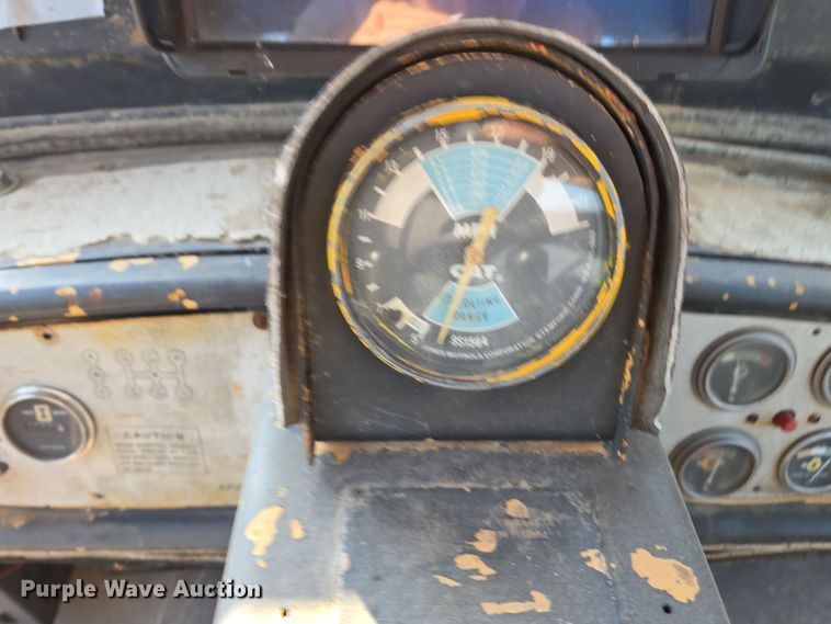 image for item EE7815 1974 Caterpillar  D6C crawler tractor