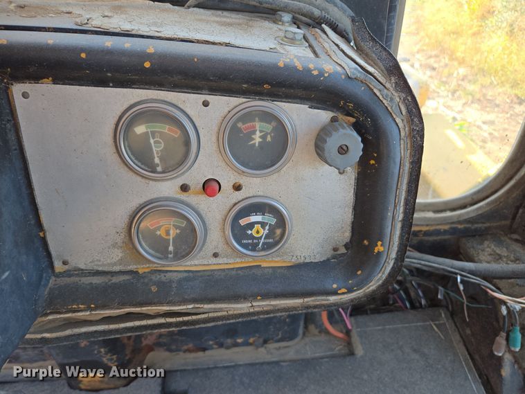 image for item EE7815 1974 Caterpillar  D6C crawler tractor