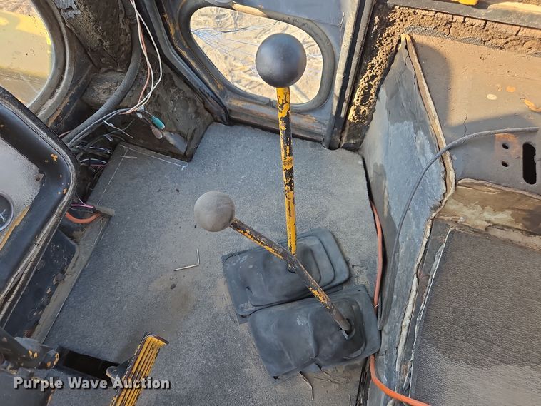 image for item EE7815 1974 Caterpillar  D6C crawler tractor