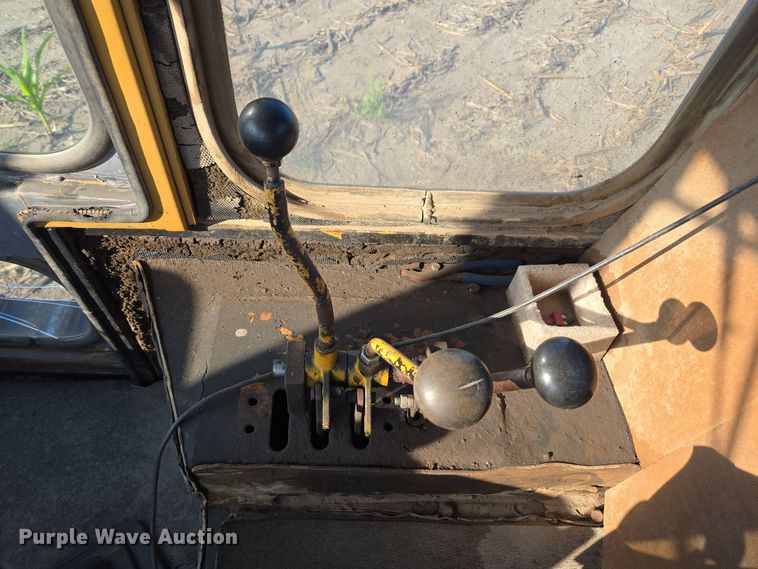 image for item EE7815 1974 Caterpillar  D6C crawler tractor