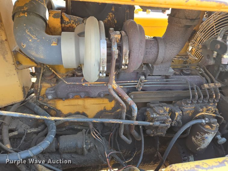 image for item EE7815 1974 Caterpillar  D6C crawler tractor