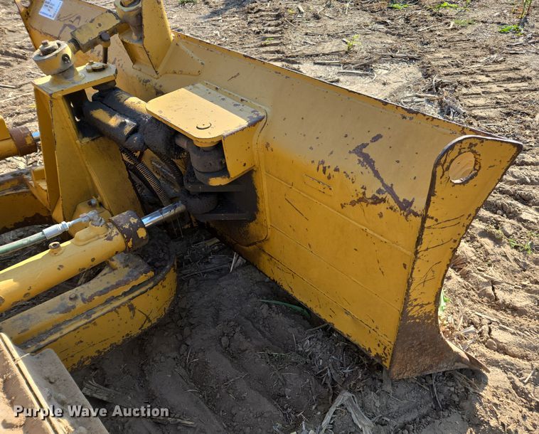 image for item EE7816 1998 Caterpillar  D4C dozer