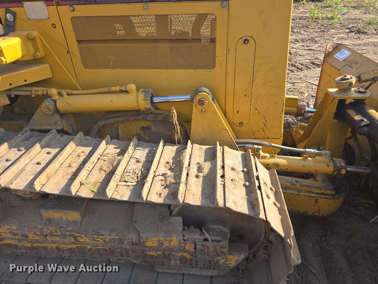image for item EE7816 1998 Caterpillar  D4C dozer