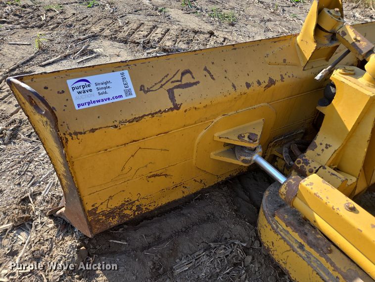 image for item EE7816 1998 Caterpillar  D4C dozer