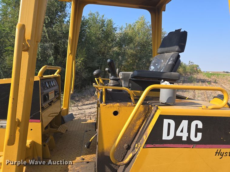 image for item EE7816 1998 Caterpillar  D4C dozer
