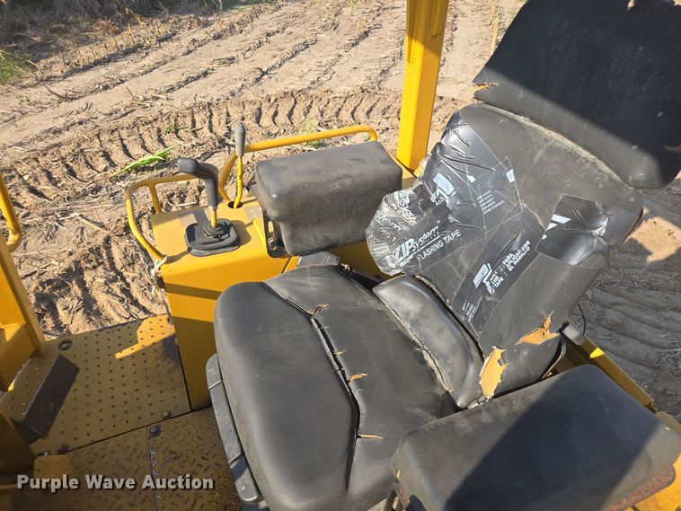 image for item EE7816 1998 Caterpillar  D4C dozer