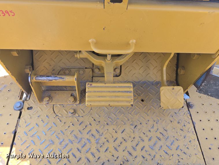 image for item EE7816 1998 Caterpillar  D4C dozer