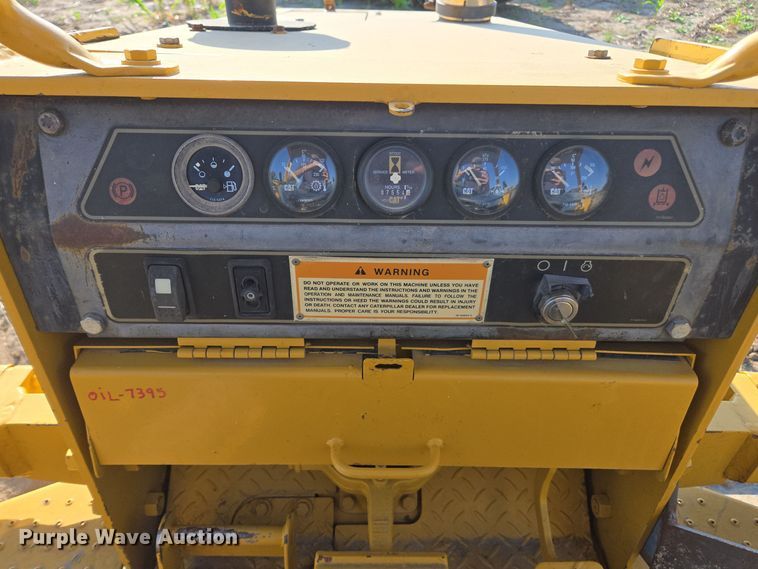 image for item EE7816 1998 Caterpillar  D4C dozer