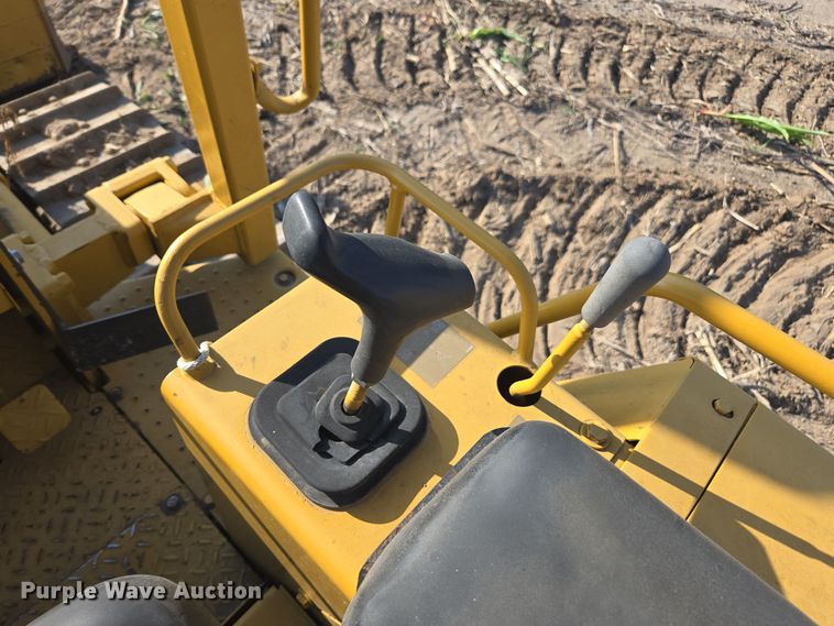 image for item EE7816 1998 Caterpillar  D4C dozer