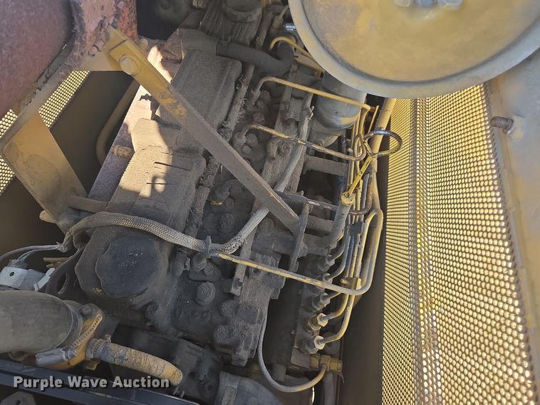 image for item EE7816 1998 Caterpillar  D4C dozer