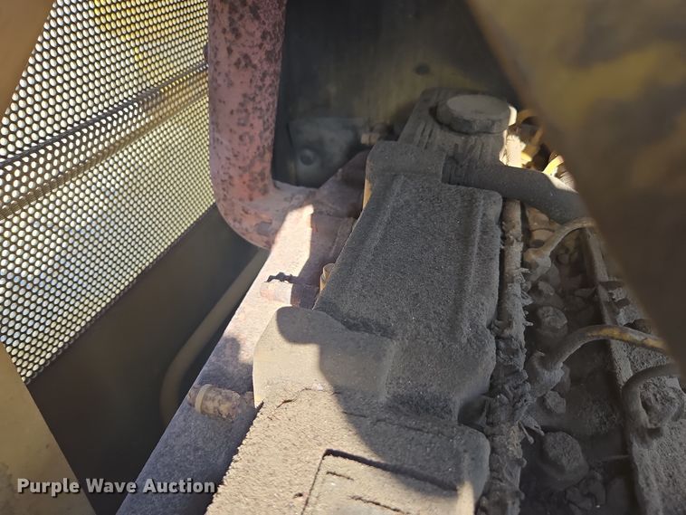 image for item EE7816 1998 Caterpillar  D4C dozer