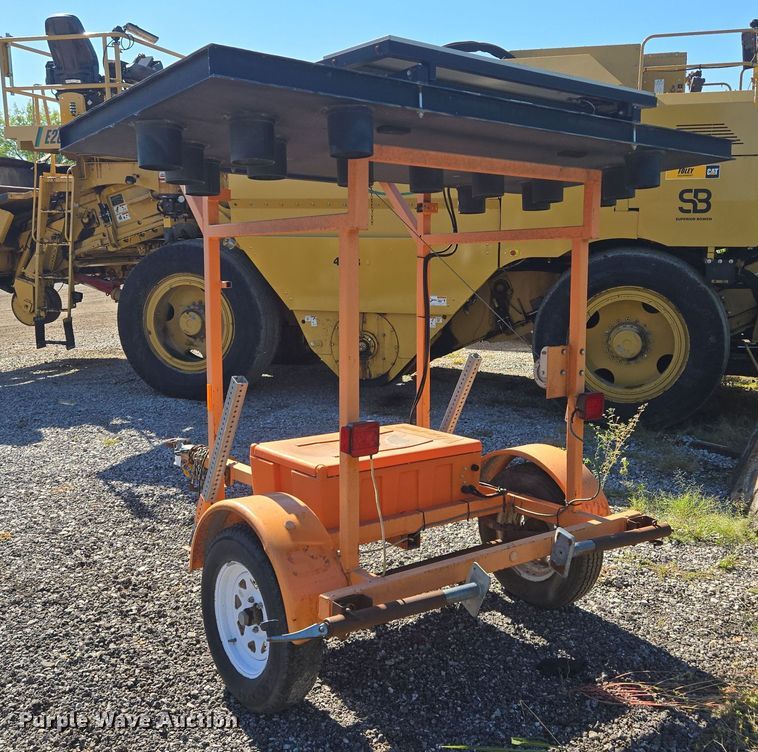 image for item EE8536 2008 Ver-Mac  ST-4815 arrow board trailer