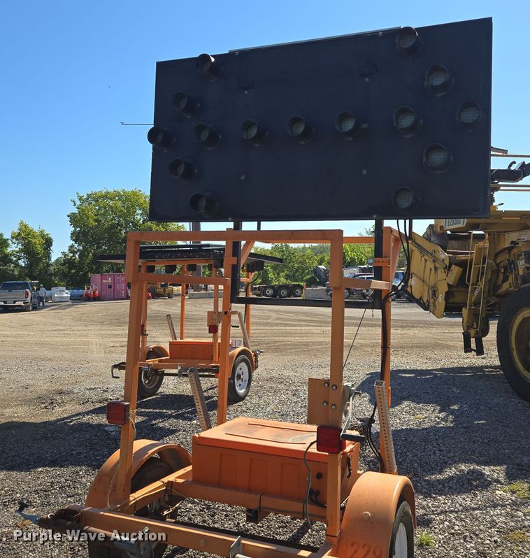 image for item EE8536 2008 Ver-Mac  ST-4815 arrow board trailer