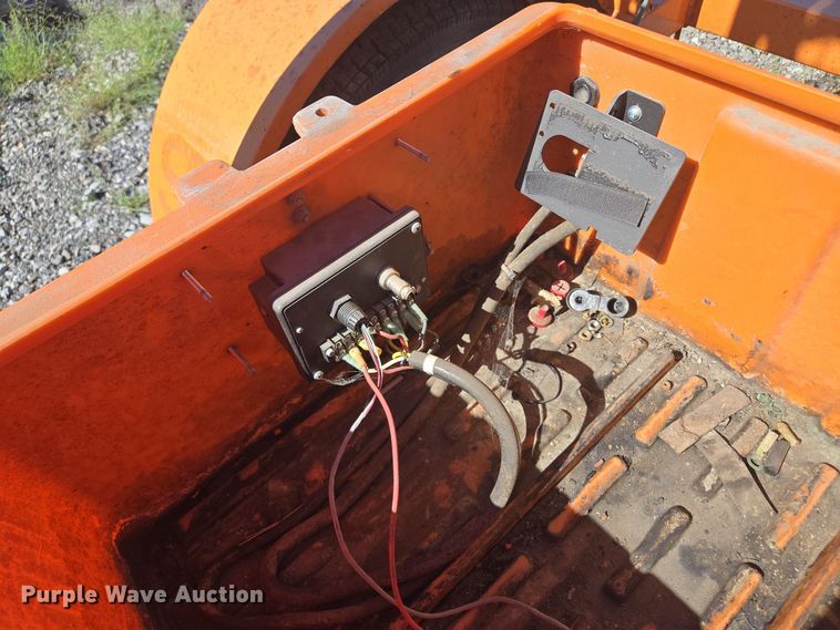 image for item EE8536 2008 Ver-Mac  ST-4815 arrow board trailer