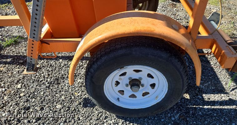 image for item EE8536 2008 Ver-Mac  ST-4815 arrow board trailer