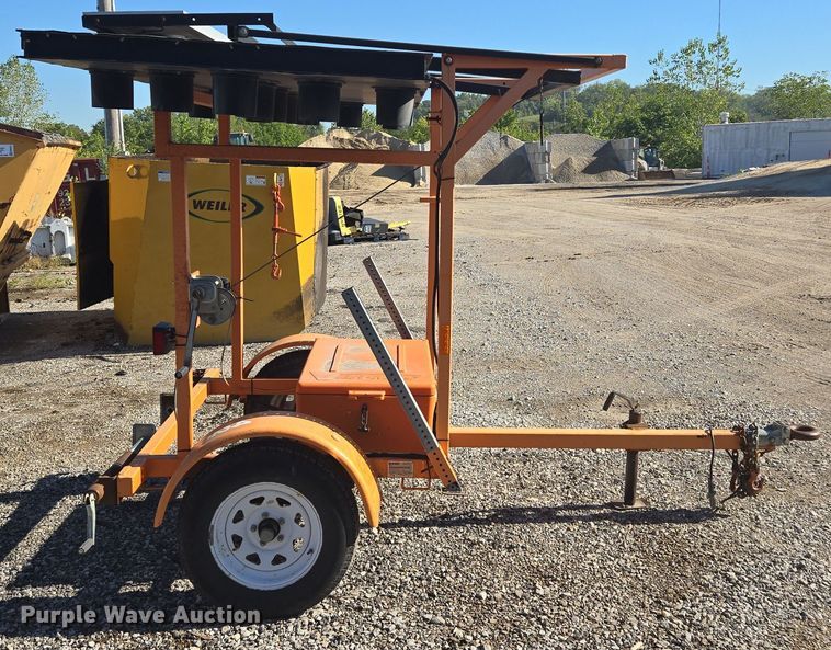 image for item EE8537 2008 Ver-Mac ST-4815 arrow board trailer