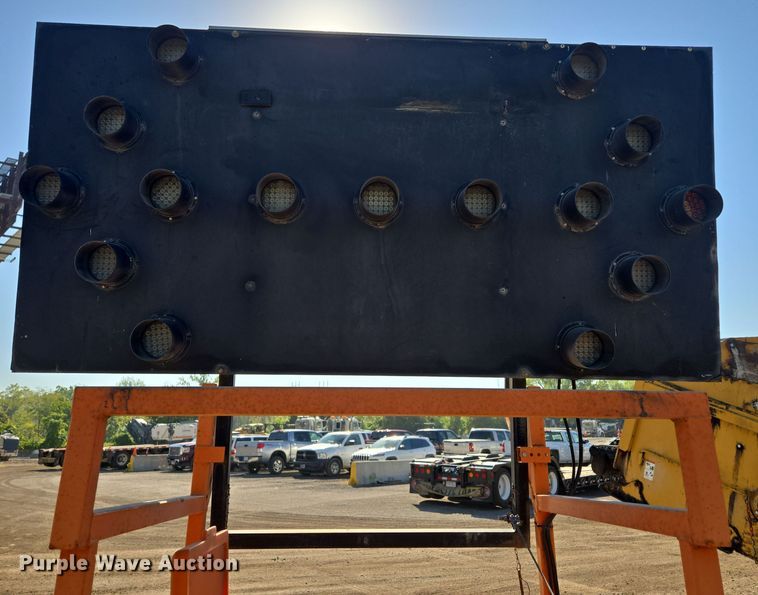 image for item EE8537 2008 Ver-Mac ST-4815 arrow board trailer