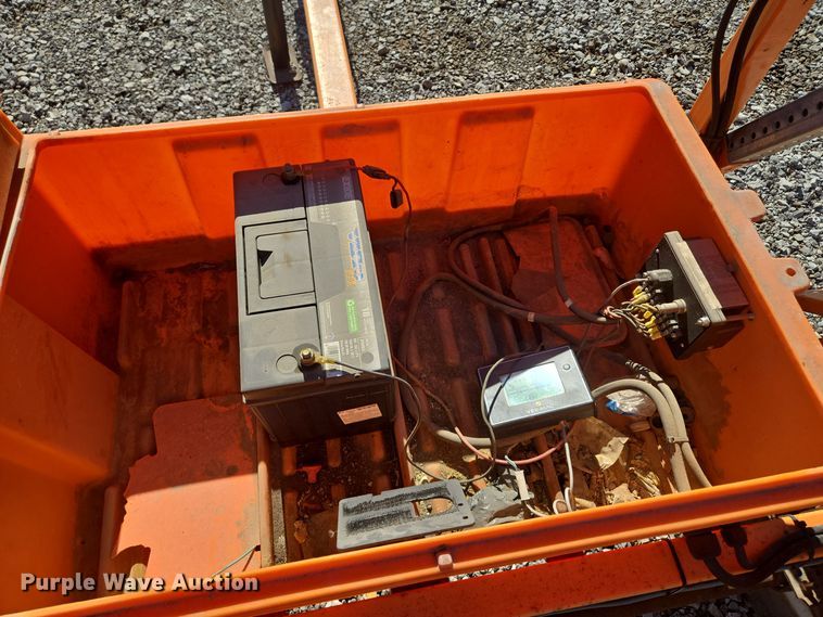 image for item EE8537 2008 Ver-Mac ST-4815 arrow board trailer