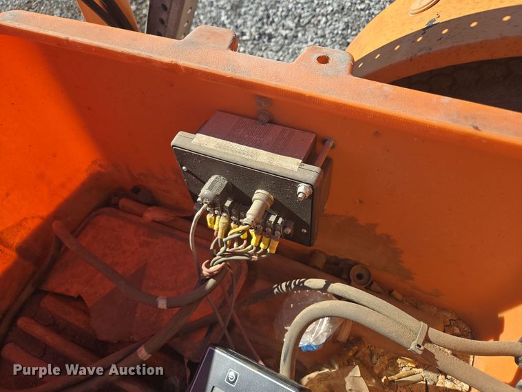 image for item EE8537 2008 Ver-Mac ST-4815 arrow board trailer