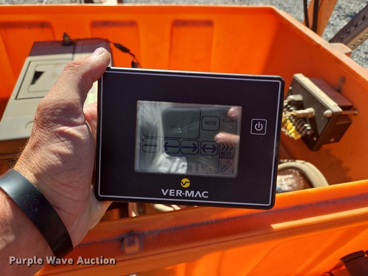 image for item EE8537 2008 Ver-Mac ST-4815 arrow board trailer