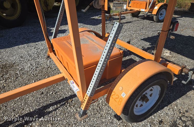 image for item EE8537 2008 Ver-Mac ST-4815 arrow board trailer