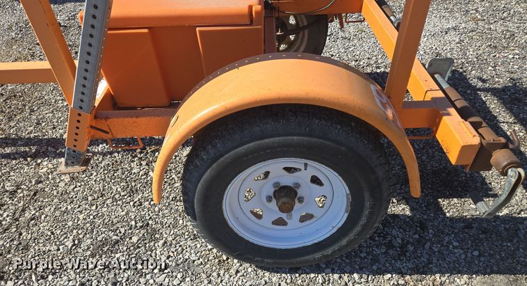 image for item EE8537 2008 Ver-Mac ST-4815 arrow board trailer