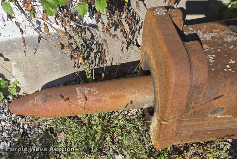 image for item EE8538 Caterpillar H160D breaker 