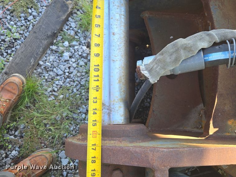 image for item EE8538 Caterpillar H160D breaker 