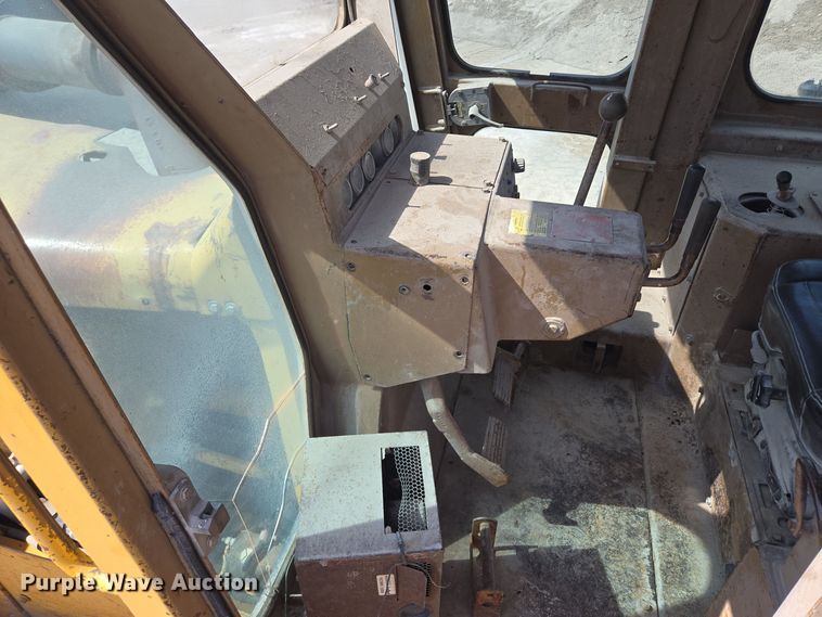 image for item EE8543 1977 Caterpillar  D8K dozer