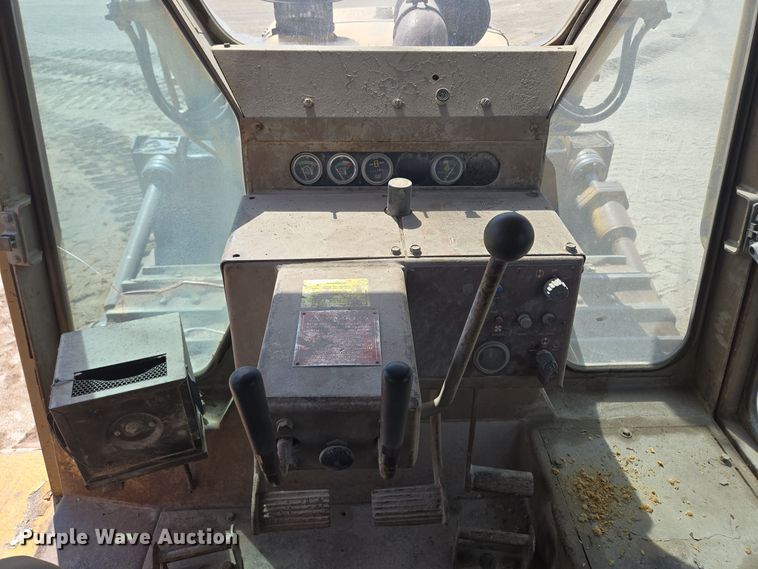 image for item EE8543 1977 Caterpillar  D8K dozer